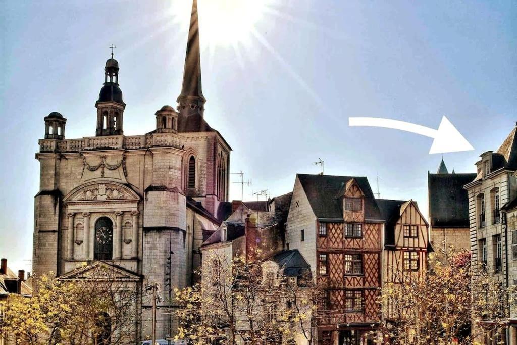Grand Appartement Place Saint-Pierre, Proche Chateau De Saumur Et Bord De Loire" Exterior foto